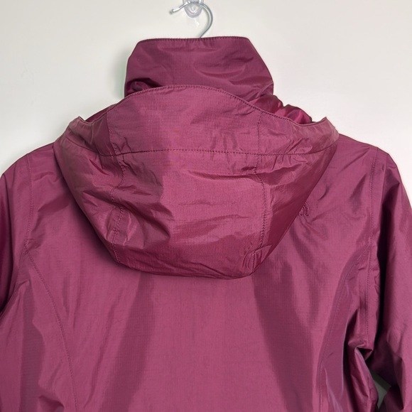 The North Face Burgundy Windbreaker Shell Jacket Hooded Size M - Picture 3 of 16